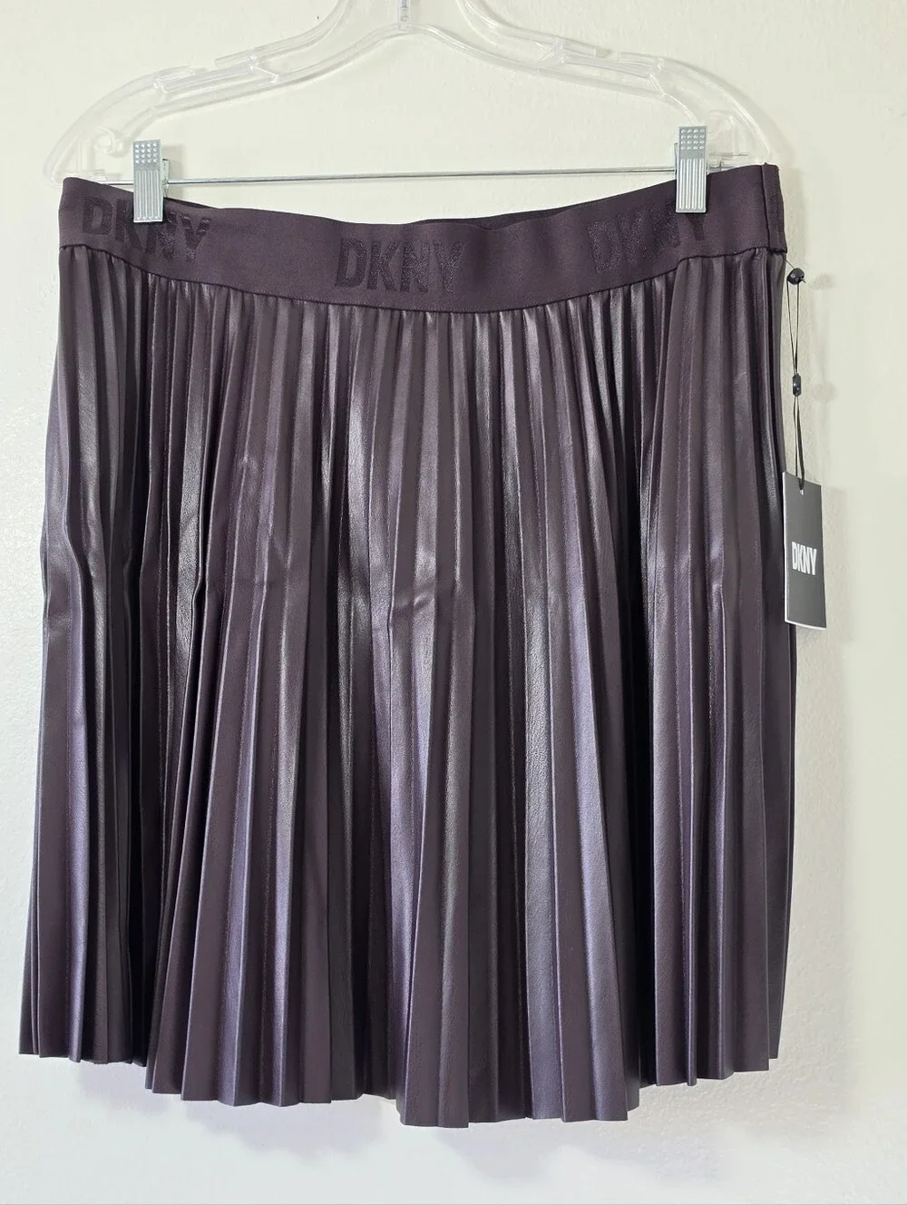 DKNY pleated faux-leather mini skirt in a deep plum Large - Picture 2 of 9
